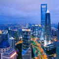 Šanghaj je mesto magnolij, gospodarskega razmaha in natrpanih nakupovalnih sredi