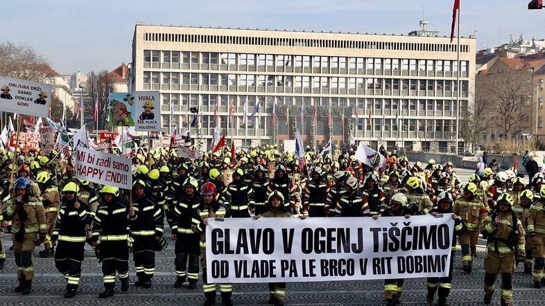 protestni shod poklicnih gasilcev