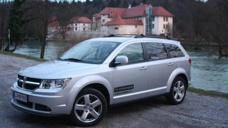 Journey kupce privlačuje z mišičasto podobo, ki je prej kot enoprostorcem blizu 