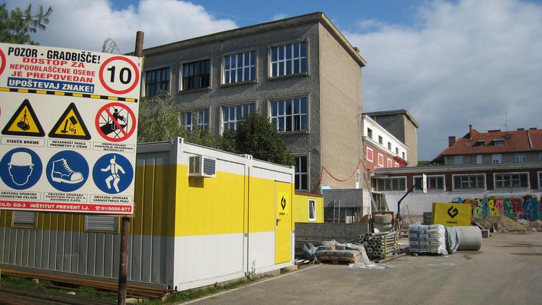 “Učenci prve triade ostajajo na Žolgarjevi ulici. Približno 200 pa jih bo pouk i