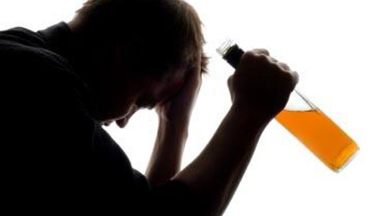 Nesrečnež bi moral molčati.