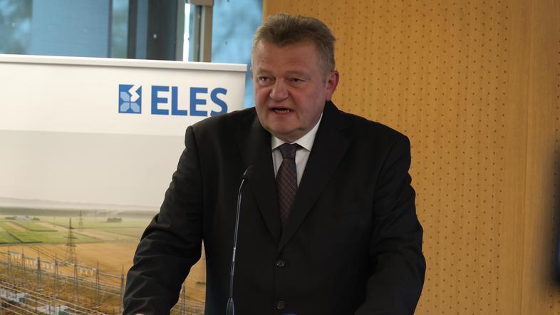 Aleksander Mervar, Eles