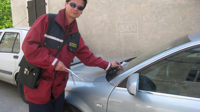 Sedemindvajset občinskih redarjev naj bi bilo trenutno v vseh treh obalnih občin