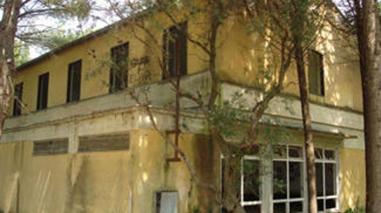 O korupciji v zvezi s prodajo doma so se govorice širile že decembra lani.