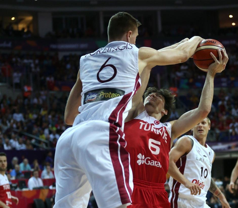 Latvija Turčija EuroBasket 2107 | Avtor: Profimedia