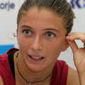 Sara Errani je rojena v Bologni in je na lestvici WTA uvrščena na 56. mesto.