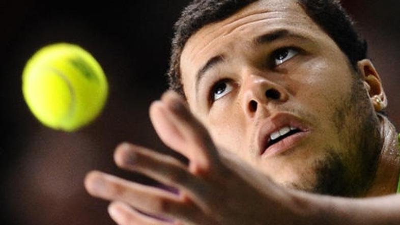 Jo-Wilfried Tsonga je v pariški dvoani Bercy zmagal in se uvrstil v Šanghaj.