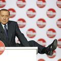 Berlusconi se v zadnjih tednih sooča s težavami v politiki in zasebnem življenju