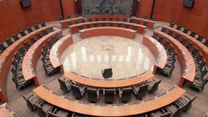 Negativno oceno si je prislužil tudi parlament. (Foto: BOBO)