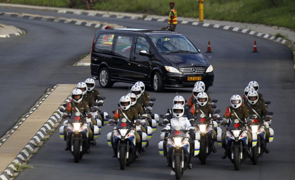 Nelson Mandela, pogreb, krsta