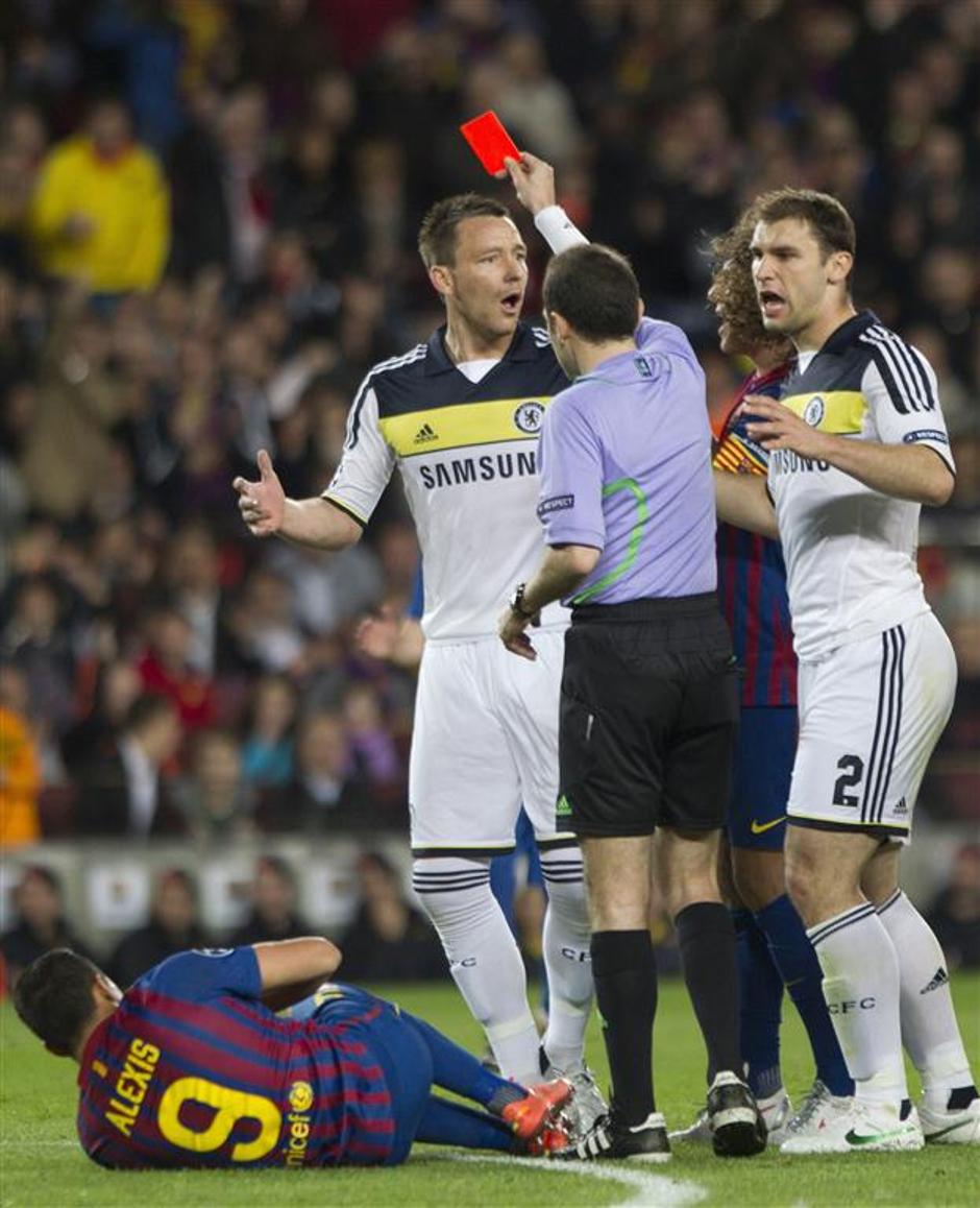 Alexis Sanchez Terry Cakir Puyol Ivanović rdeči karton sodnik izključitev Barcel | Avtor: EPA