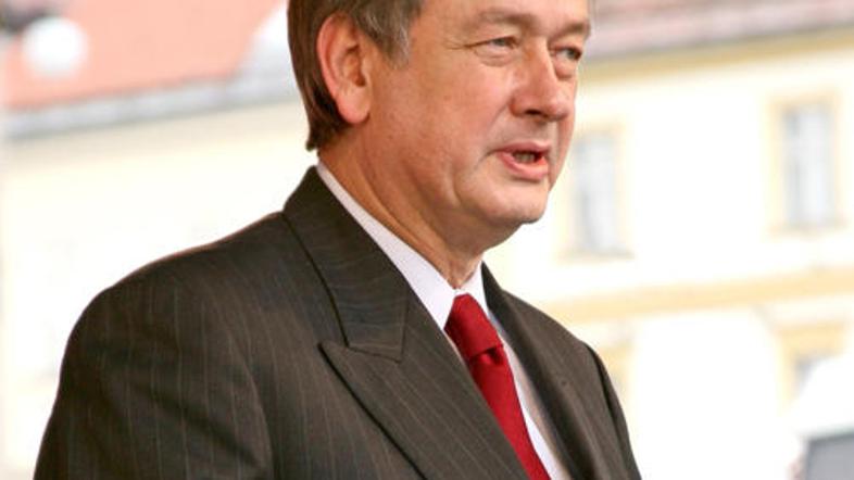 V mavzoleju Atatürka v Ankari je položil venec na grob Mustafe Kemala Atatürka.