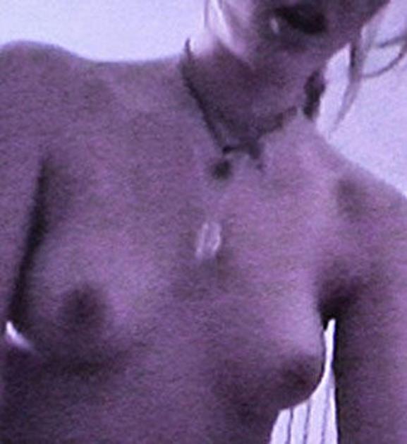 Leighton Meester ne zaostaja za Rihanno.