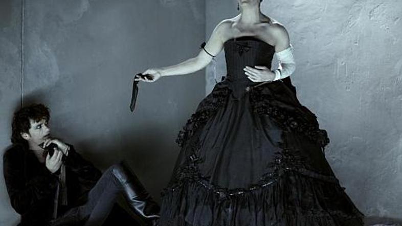 Barroco – Ikone nevarnih razmerij so Reboljevi gledališki portreti, ki gostujejo