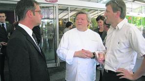 Kuharski mojster Andrej Kuhar (na sredini) želi z vrhunsko kulinariko na Bled pr