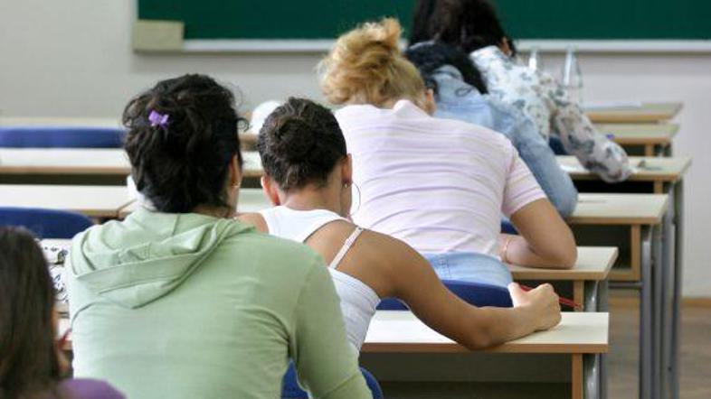 test pisanje Å¡ola uÄenci univerza foto istockphoto