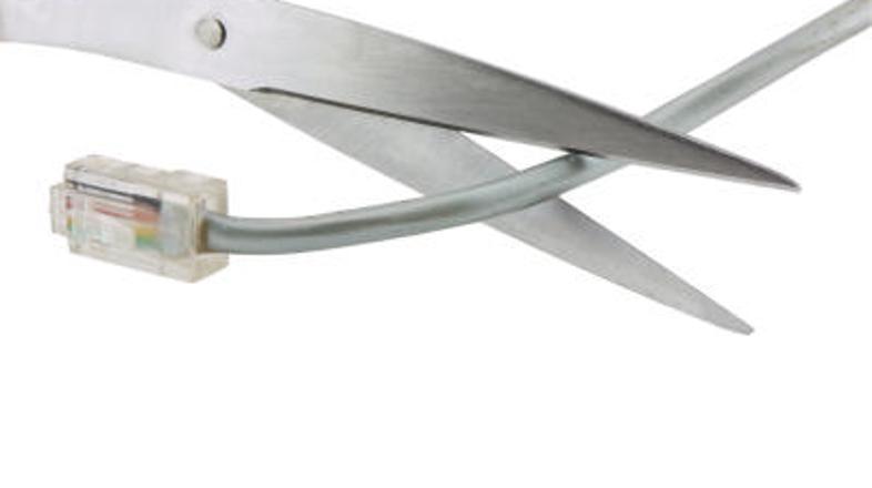 Telefonska podjetja so FBI prerezala žice.