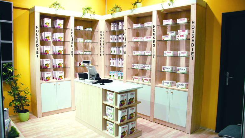 V vsakem centru je na voljo pooblaščen dietetik, ki tedensko spremlja prehransko