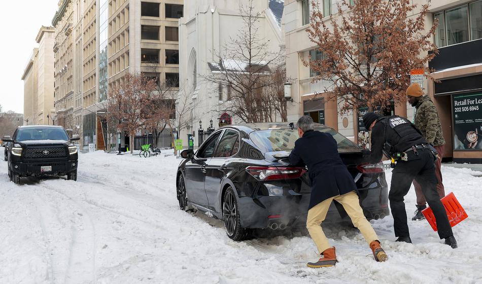 Snežni kaos v ZDA vpliva tudi na vreme pri nas: To nas čaka do konca meseca