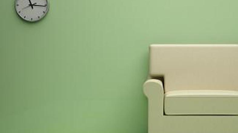 Zofo raje porinite do stene le v izjemnem primeru!