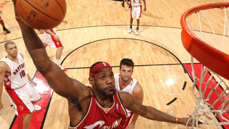 LeBron James se je spustil v besedno vojno s Charlesom Barkleyjem.