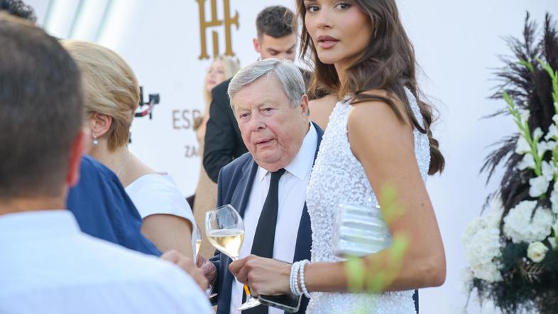 Viktor Knavs z lepotico Miss Universe