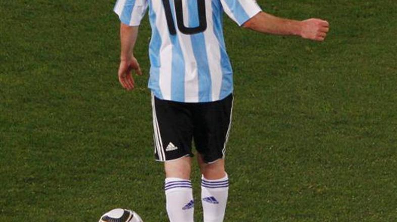 Zeleni snop svetlobe je motil Lionela Messija ob izvajanju ene izmed prekinitev.