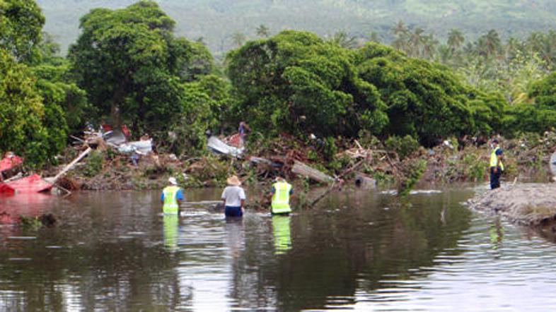 Nekatere ruševine so nestabilne, zato ogrožajo tudi reševalce.