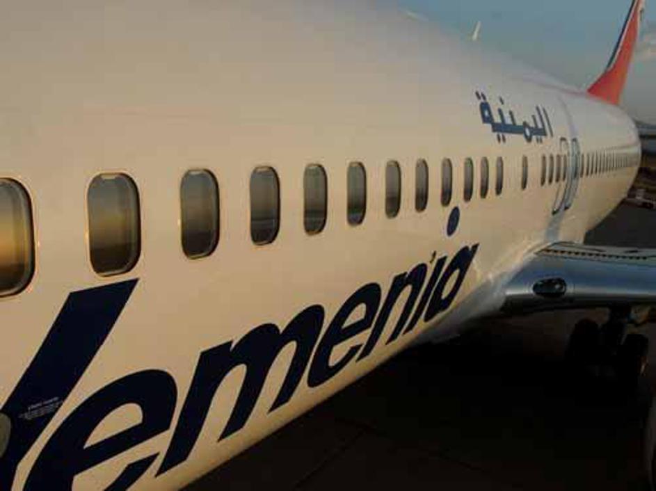 Na letalu je bilo 142 potnikov in 11 članov posadke.