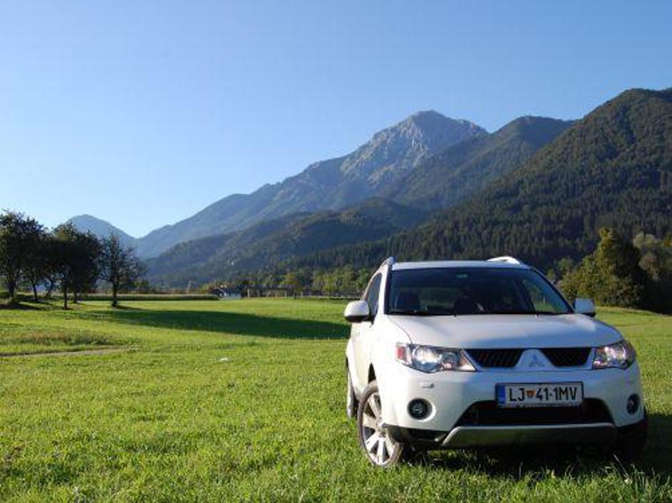 Oprema instyle ponuja bogato opremo in udobje med vožnjo.