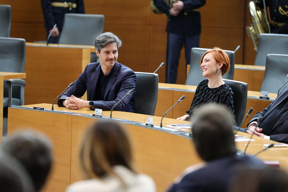 Luka mesec, asta vrečko | Avtor: Saša Despot