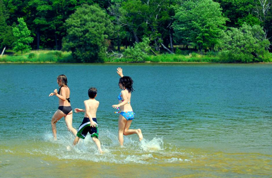 jezero plavanje vročina otroci | Avtor: Shutterstock