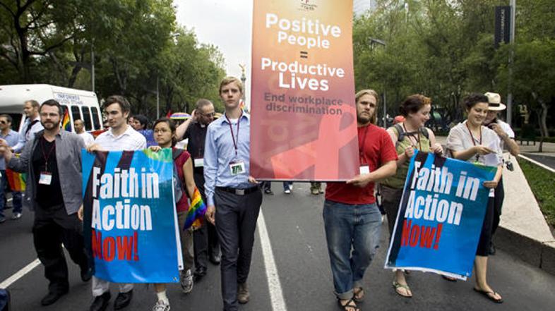Pred zasedanjem mednarodne konference o aidsu se je v Mexico cityju zbralo na ti