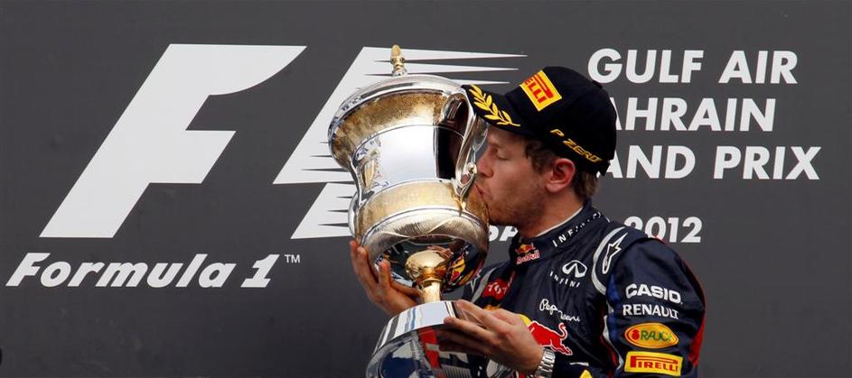 Vettel Sakhir VN Bahrajna Bahrajn Manama dirka Red Bull formula 1 pokal zmaga