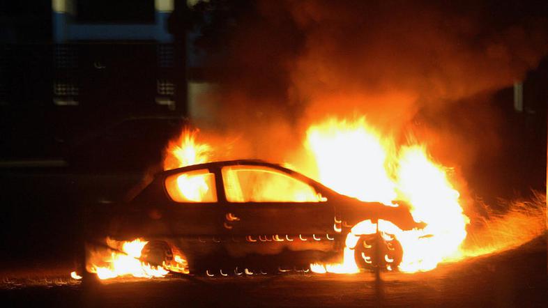 Nemiri v Grenoblu se nadaljuejo, policija je na preži.