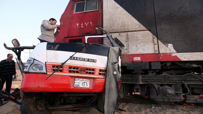 nesreča vlak tovornjak avtobus Egipt Kairo