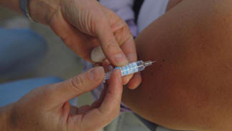 Po cepljenju proti gripi resnih neželenih učinkov ni pričakovati, pravijo na IVZ