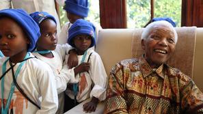 Mandela je svoj rojstni dan preživel na domu med svojci. (Foto: EPA)