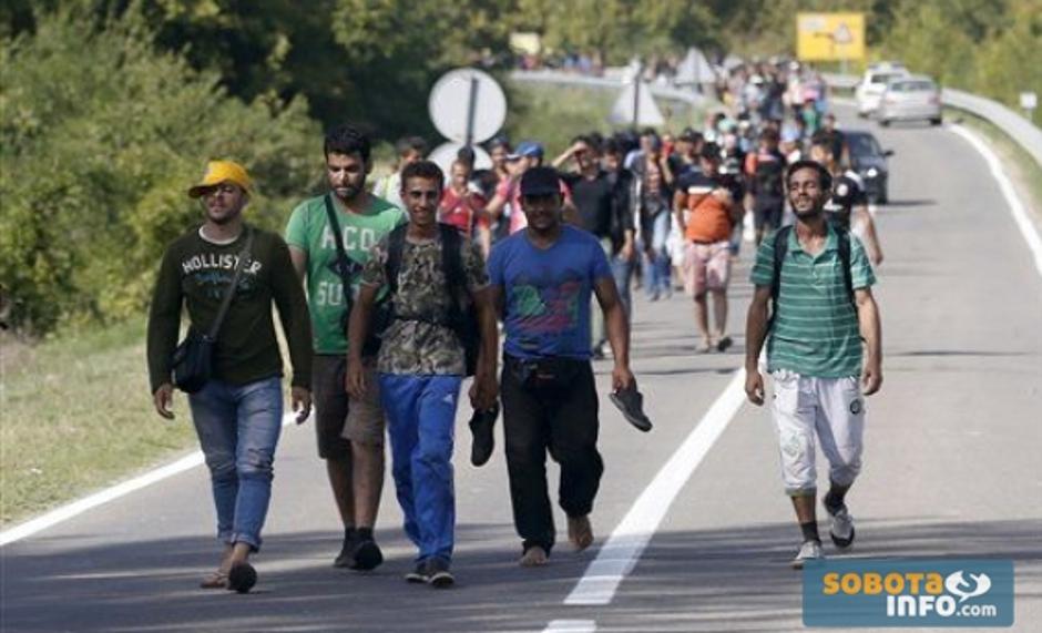 Begunci peš proti Avstriji | Avtor: Sobotainfo.com