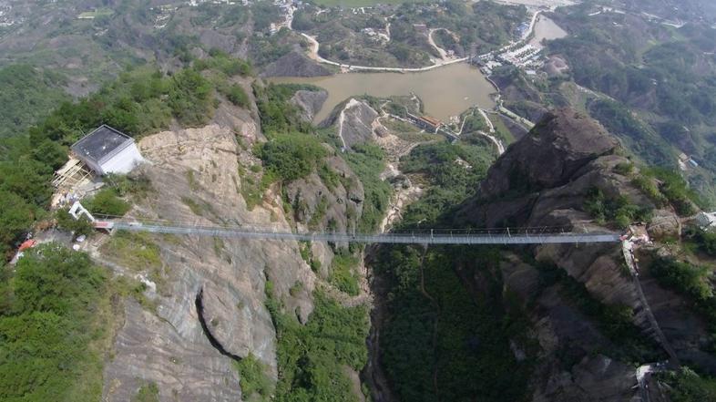 Viseči stekleni most