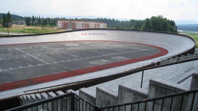 Objekt, ki je zdaj namenjen samo kolesarstvu, sameva, zato je vanj nujno pripelj