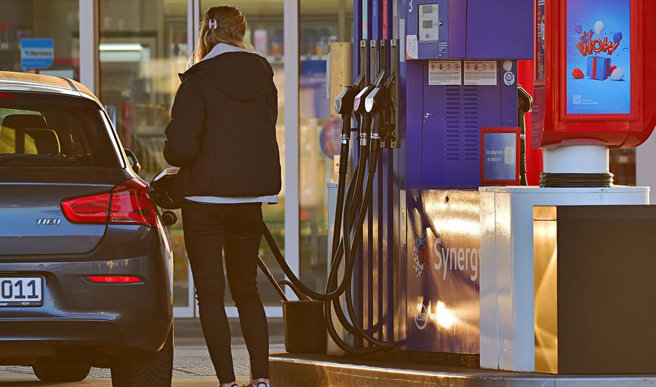 Zaradi kaosa na Bližnjem vzhodu panika na črpalkah, cene v nebo