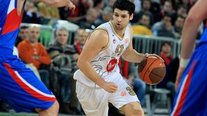 Sašo Ožbolt je bil z 22 točkami prvi strelec tekme v Stožicah. (Foto: Nik Rovan)