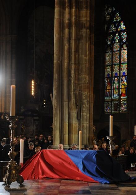 Krsta nekdanjega predsednika Vaclava Havla v praški katedrali sv. Vida.