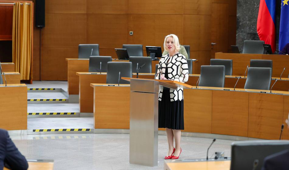 Matea Benedetti o suknjiču Urške Klakočar Zupančič: "To ni luksuzen kos"