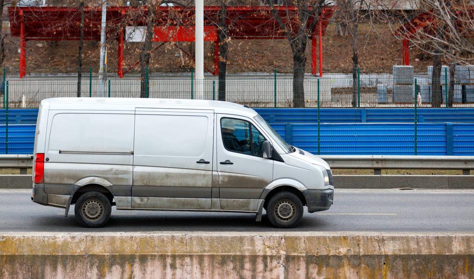 Policistom poleg dokumentov izročil še bankovec, tako se je končalo