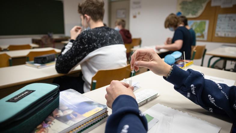 Samotestiranje v slovenskih šolah