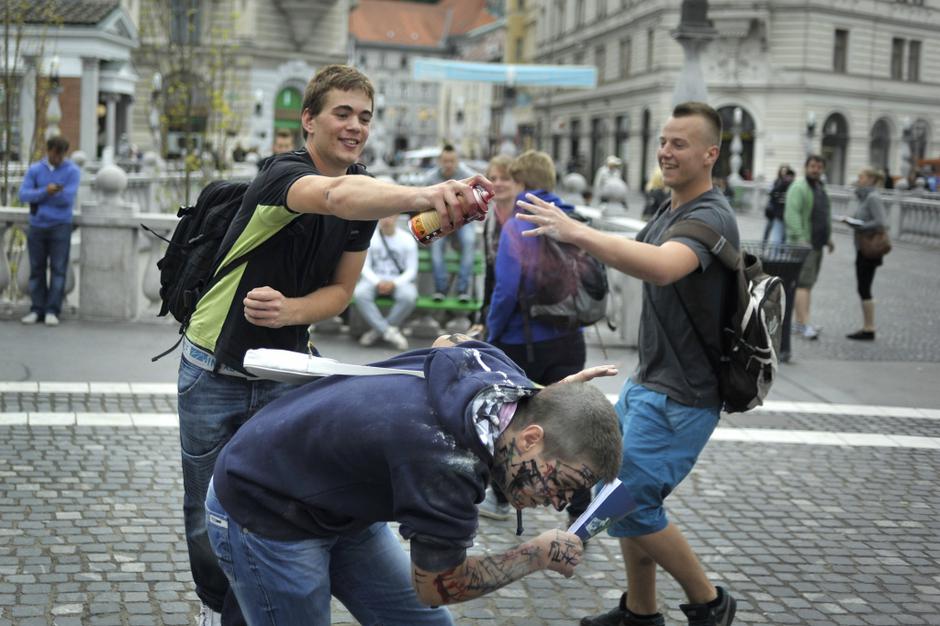 slovenija 02.09.13, fazani, dijaki, prvi solski dan, krst srednjesolcev prvega l | Avtor: Anže Petkovšek