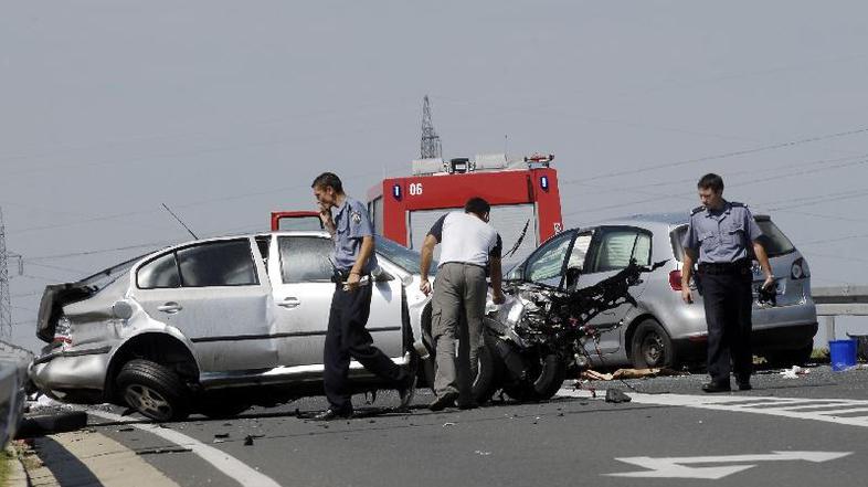 V nesreči pri Varaždinu so v nedeljo umrli štirje ljudje.