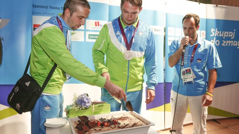 sprejem primož kozmus london pub slovenska hiša
